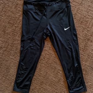 Nike Women’s 7/8 Dri Fit Legging